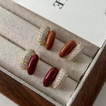 Серьги с эмалью в форме буквы C, серьги-гвоздики Niche High-End с бриллиантами, серьги с капельной глазурью Ankola Red Explosion красный