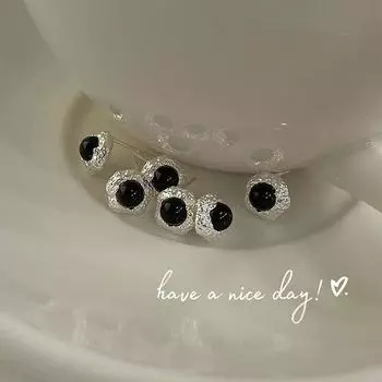 Серьги с черным агатом и текстурой лавы. Маленькие текстурированные серьги. Серьги в холодном стиле для мужчин и женщин.