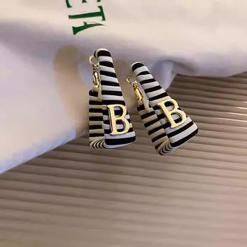 Серьги с черными буквами, серьги модного дизайна, темперамент интернет-знаменитостей, высококачественные серьги