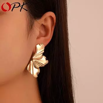 Серьги с цветком в стиле ретро золотого цвета. Простые матовые серьги с нерегулярными лепестками. Серьги. золотой