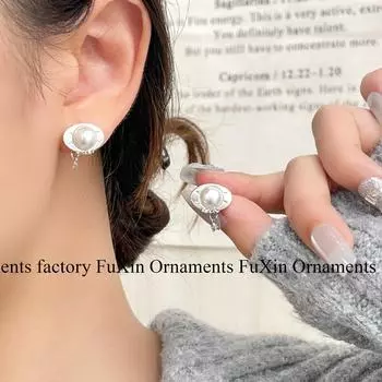 «Серьги с французским жемчугом в модном стиле 2024 года»: Нишевый дизайн, украшенный звездами, для женщин с мягким темпераментом». E0662