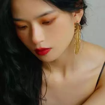 Серьги с иглами из высококачественного серебра 925 пробы из 18-каратного золота в европейском и американском стиле. Стильные серьги с кисточками. Серьги с темпераментом и индивидуальностью.