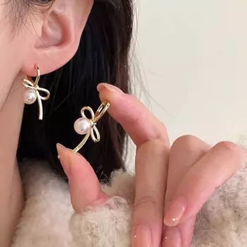 Серьги с имитацией жемчуга для женщин, асимметричные металлические серьги-гвоздики с бантом, простые висячие серьги в стиле темперамент, модные ювелирные изделия, подарок, новинка золотой