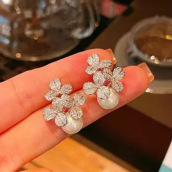 Серьги с искусственным жемчугом «Цветы и цветы» для женщин, элегантный темперамент, небольшие свежие украшения, небольшой ароматный стиль, горячая распродажа