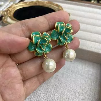 Серьги с капающей розой