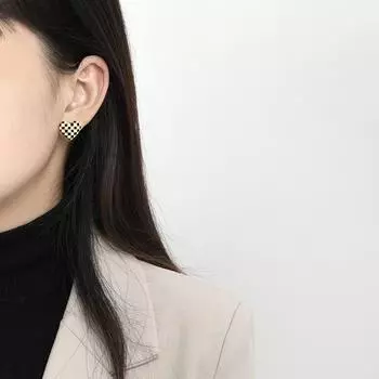 Серьги с клеем из черной и белой эмали для женщин, ретро-серьги высокого класса с шахматной сеткой и любовью