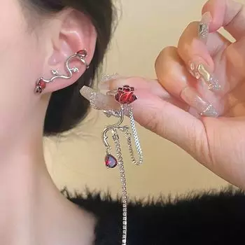 Серьги с красной розой Легкие асимметричные женские серьги-клипсы