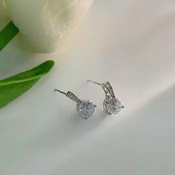 Серьги с круглым бриллиантом Flash Diamond, маленькие серьги, серьги Niche Design, новый тренд