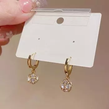 Серьги с круглыми шариками и бриллиантами