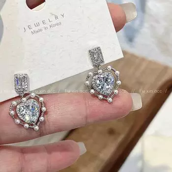 Серьги с персиковым сердцем из циркона и жемчуга: Элегантные, универсальные клипсы E0155