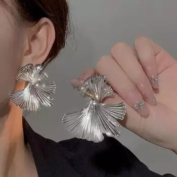 Серьги с преувеличенной индивидуальностью Серьги с гинкго билоба Старшее чувство темперамента Универсальные серьги Серьги Серьги 1Pair серебряный