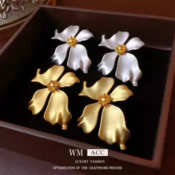 Серьги с серебряными иглами, средневековые цветочные серьги во французском ретро, маленькие и популярные дизайнерские серьги, персонализированные преувеличенные высококлассные серьги серый