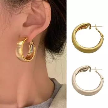 Серьги с широкими круглыми краями, выполненные в технике хай-тек, с матовой текстурой, с крупными круглыми серьгами One Size золотой