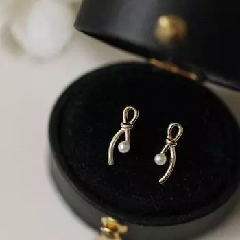 Серьги с узелковым дизайном, мини-серьги с пресноводным жемчугом, которые легко сочетаются с повседневным ретро-стилем