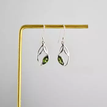 Серьги с зеленым турмалином, натуральным драгоценным камнем, серебряные серьги в виде листьев