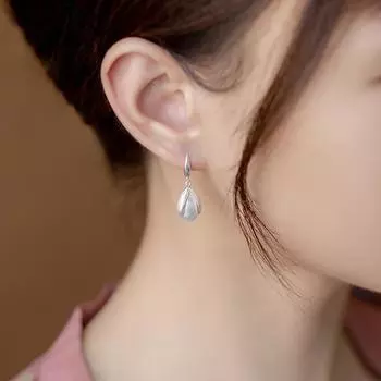 Серьги с жемчугом Серьги в стиле ретро Женские серьги Подарок для мамы Бутон цветка Крючки для ушей