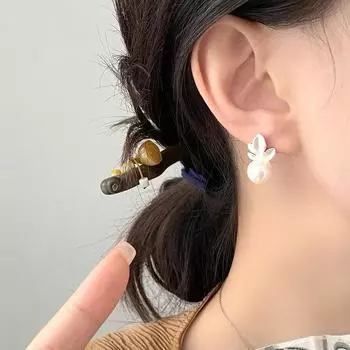 Серьги с жемчугом в форме листа Новые легкие роскошные серьги высокого класса с темпераментом Нишевый дизайн