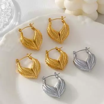 Серьги-сердечки в форме листьев Niche Design из титановой стали с покрытием PVD из настоящего золота 18 карат