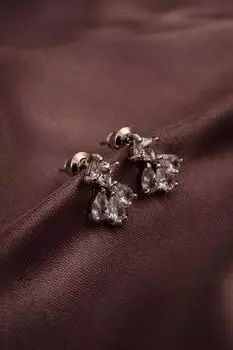 Серьги серебряного цвета с камнем циркон