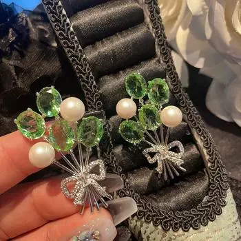 Серьги-шарики «Исповедь», серьги-гвоздики с цветным турмалином и жемчугом, серьги-букеты в виде женского дерева-бабочки фиолетовый