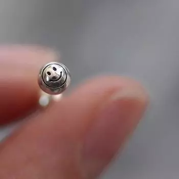 Серьги-смайлик, женские, простые, с маленькими винтами, с пряжкой, смайлик, серьги-гвоздики в форме ушной косточки