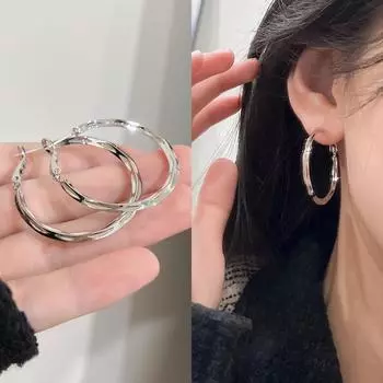 Серьги Spicy Girl, женская легкая роскошь, маленький и популярный дизайн, высококачественные серьги для холодного ветра, серьги, новый модный стиль Silver needle payment