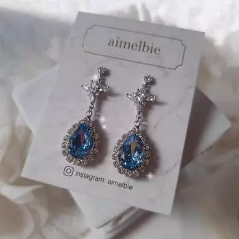 [Серьги STAYC Isa] Романтические серьги Queen с кристаллами в виде капель воды - Светлый сапфир