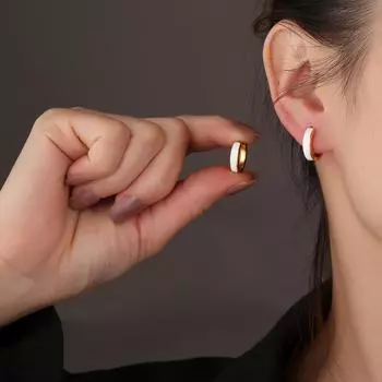 Серьги, ювелирные изделия, элитная ниша, изысканные и простые, маленькие и красочные пряжки Майяра