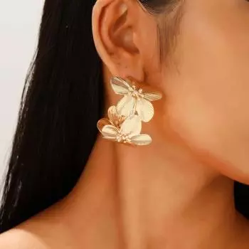 Серьги в форме ретро-творчества из металла с круглым цветком в форме буквы C для женщин 1 pair серебряный