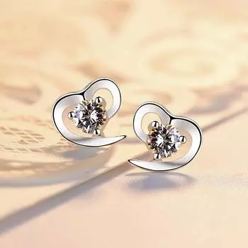 Серьги в форме сердца с женским темпераментом и разносторонней индивидуальностью