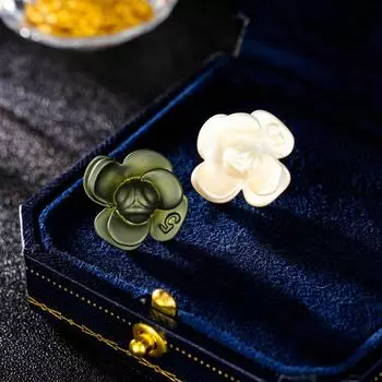 Серьги в стиле французского ретро с серебряными иглами S925. Модный, элитный, элегантный и уникальный дизайн с серьгами в виде камелии с контрастной окраской AB.