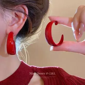 Серьги в стиле ретро Ankola Red C-образной формы — тренд осени и зимы 2025 года, стиль «Ниш» C-shaped earrings красный