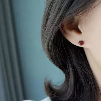 Серьги в стиле ретро «Киноварь» Серьги с красными шариками Серьги с винтовой пряжкой Спать, не снимая Нишевый дизайн