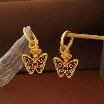 Серьги в стиле ретро. Окрашенные в контрастный цвет. Дизайнерские серьги-бабочки. Разнообразие способов ношения. Дизайнерские серьги.