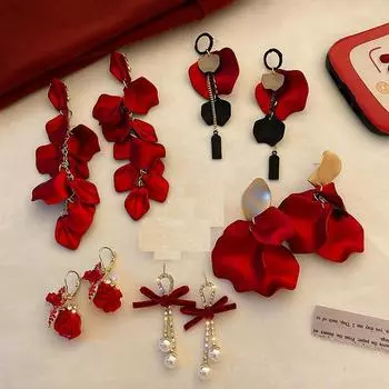 Серьги в стиле ретро с красными лепестками. Модные, легкие, роскошные и высококачественные серьги.