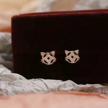 Серьги в виде медной монеты с бриллиантами в виде кошки на удачу для женщин. Модные и универсальные креативные серьги с уникальным дизайном.