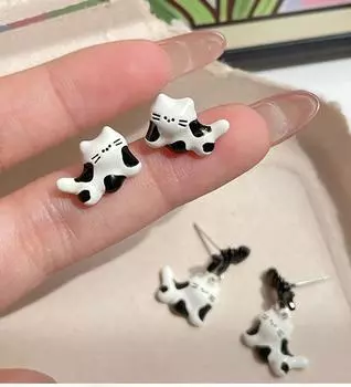 Серьги в виде мультяшных кошек для женщин, черные, белые, с изображением рыбьей кости, серьги-гвоздики в виде кошки, изысканные ювелирные изделия для девочек, персонализированные аксессуары для животных