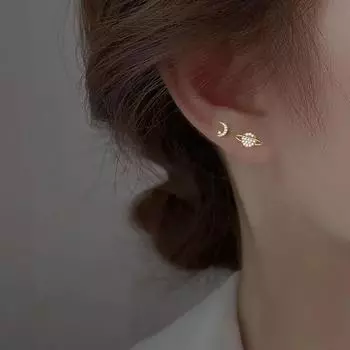 Серьги в виде планеты и луны в минималистском стиле, модные асимметричные серьги-гвоздики, инкрустированные стразами, идеальные украшения для ушей для женщин, повседневная одежда