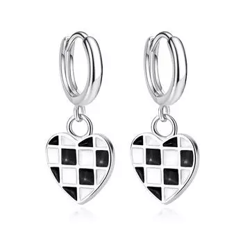 Серьги в виде сердечек из эпоксидной смолы с шахматным узором, женские нишевые высококачественные черно-белые кольца, романтические черно-белые шахматные серьги