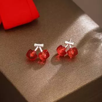 Серьги-вишни ручной работы из смолы — милые и очаровательные красные серьги-гвоздики для женщин с ноткой роскоши и элегантности красный