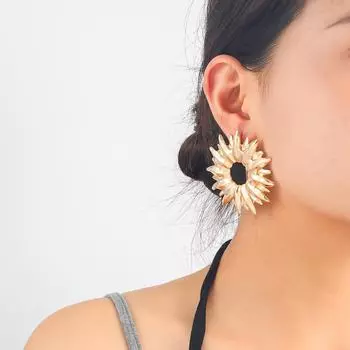 Серьги ZA 3D Подсолнухи: Элегантный полигональный дизайн с полой текстурой золотой