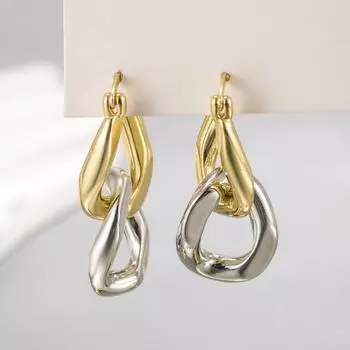 Серьги-звезды с двухцветной контрастной строчкой. Серьги в простой атмосфере. Новый крутой стиль с пряжкой для ушей, женский.