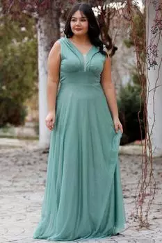 Серебристое длинное вечернее платье больших размеров