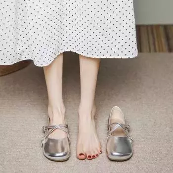 Серебристые одинарные туфли женские весенне-летние туфли с закрытым носком на французской плоской подошве маленькие кожаные туфли французская обувь в стиле Хепберн нишевая женская обувь Мэри Джейн 35