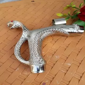 Серебряная ручка «Кобра» Отделка головки трости в стиле «Деревянные трости»