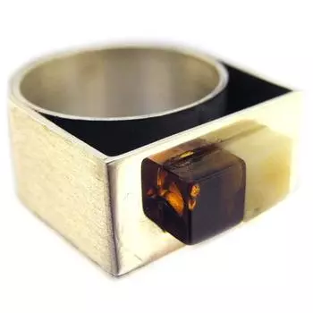 Серебряное кольцо-печатка из янтаря Marvin