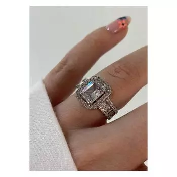 Серебряное кольцо с багетом