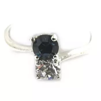 Серебряное кольцо с белым сапфиром Hug