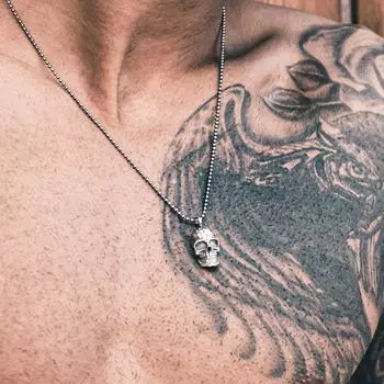 Серебряное колье ручной работы с каменной головой