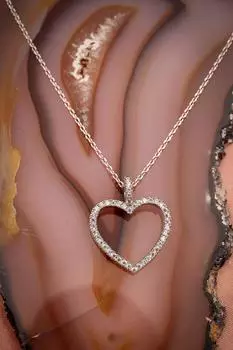 Серебряное ожерелье в форме сердца с цирконом